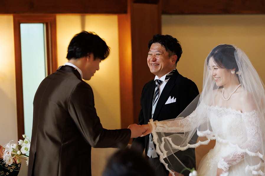 こだわりは「ロイヤルブルー」 スマートな家族婚の実例｜写真6