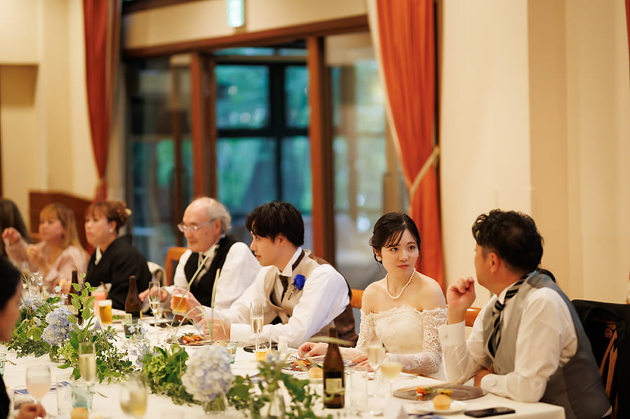 こだわりは「ロイヤルブルー」 スマートな家族婚の実例｜写真9